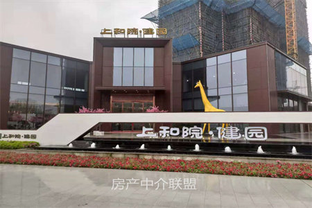 东升龙华园C区4室2厅1卫160㎡