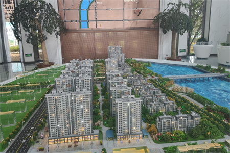 首付5万，华商旁电梯小高层，住家户装修，拎包入住